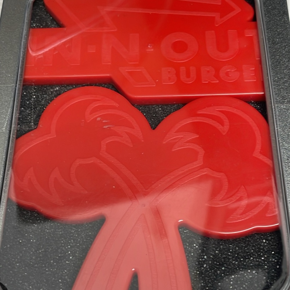 IN-N-OUT Burger Logo Sealed Two Red Cookie Cutters in Original Tin - Picture 2 of 7